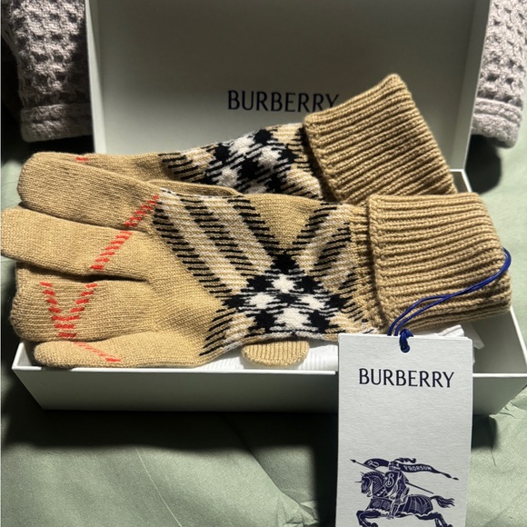 Burberry Tan and Black Check Cashmere Blend Gloves - Picture 2 of 5
